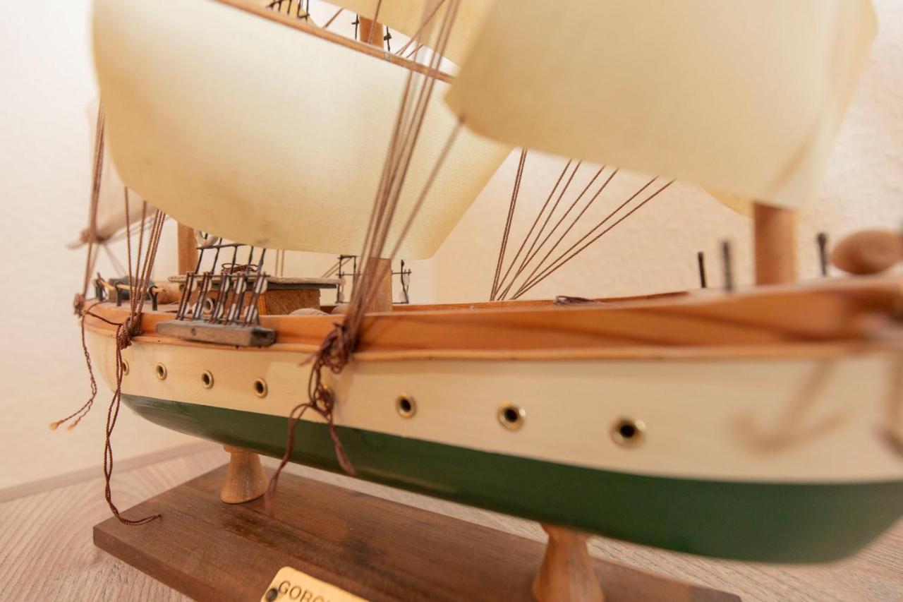 Lord Nelson App 310